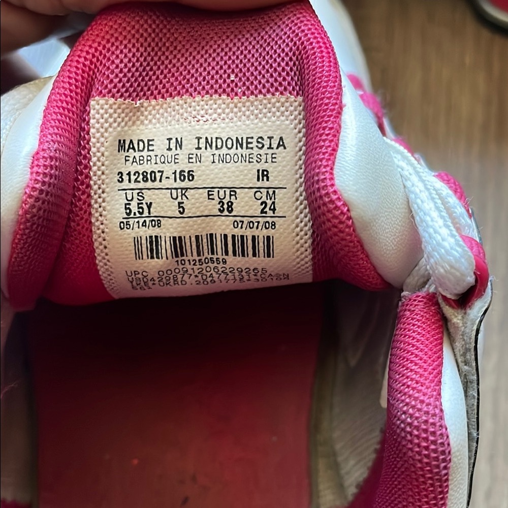 Nike Shox White and Pink Sneakers - Picture 10 of 12